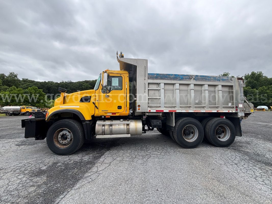 2007 Mack CV713 Granite Tandem Dump Truck w/ Flink Spreader