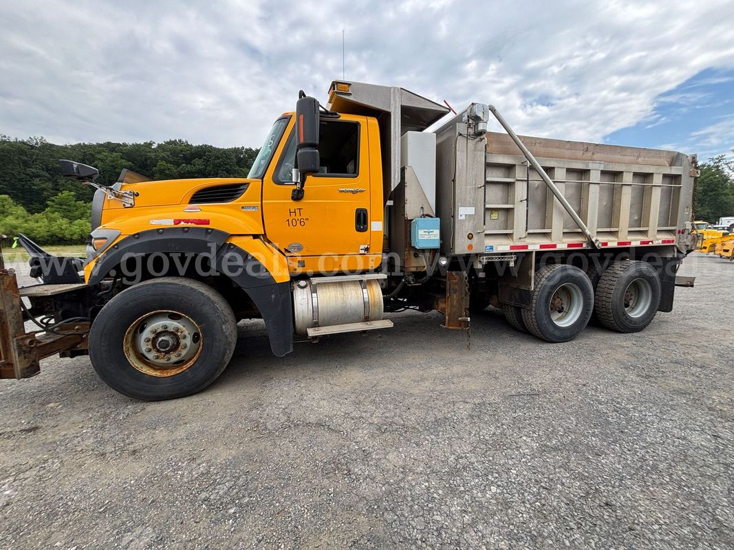 2008 Mack GU713 – Tandem Axle Dump Truck