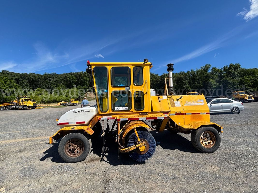 2015 Broce KR‑350 – Street Sweeper