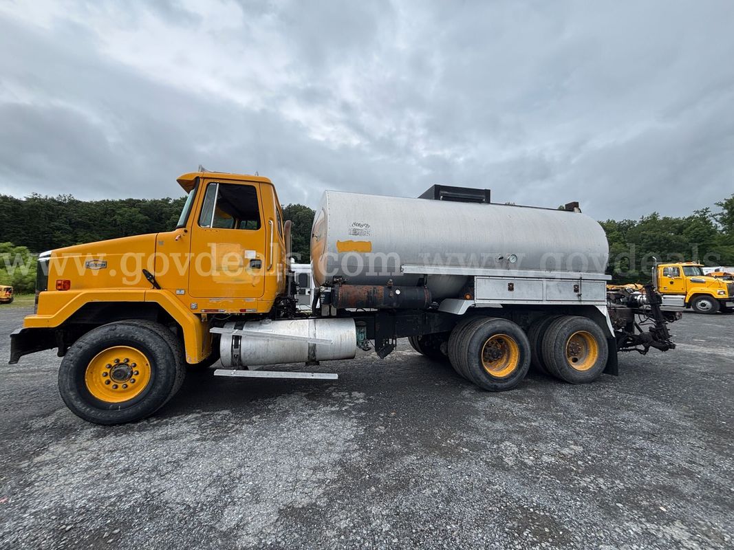 1993 WhiteGMC ACL – Tandem Axle Distributor Truck 10.5L L6 Diesel