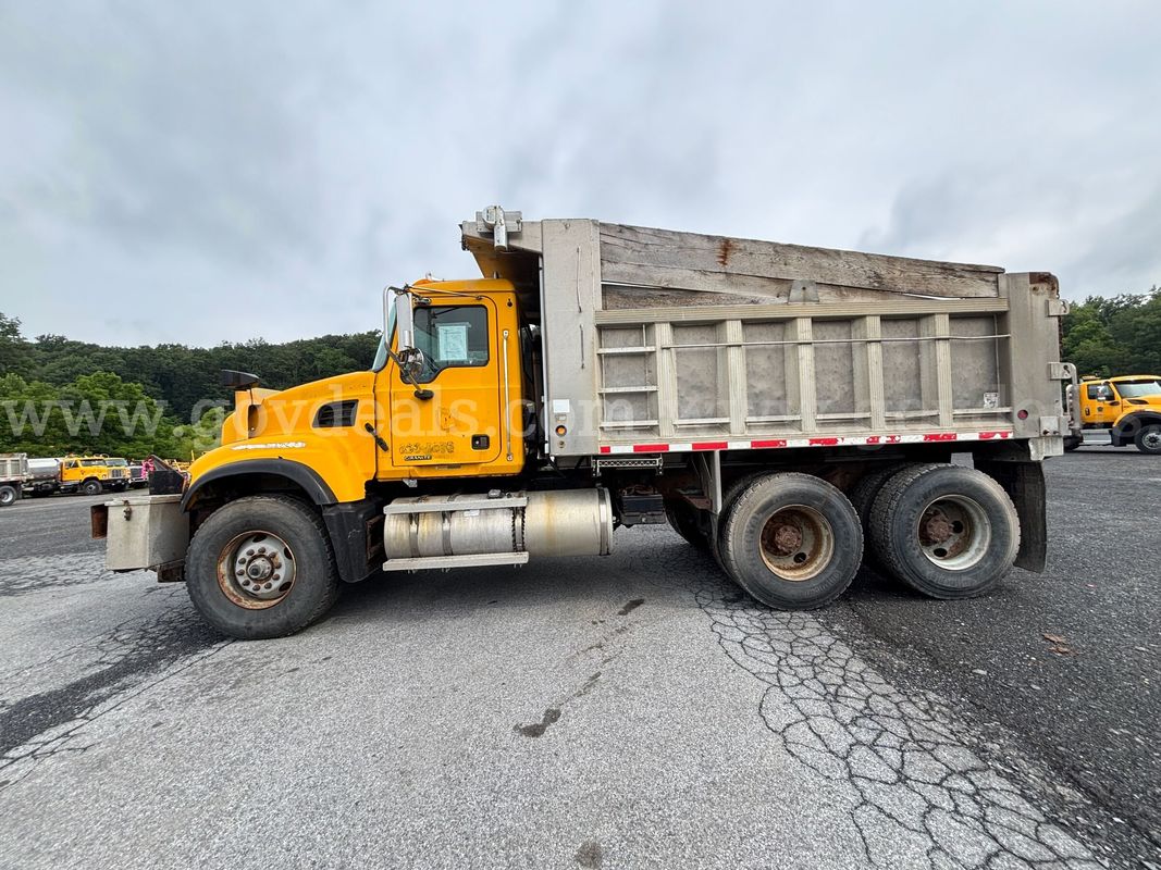 2005 Mack CV713 Granite – Tandem Axle Dump Truck