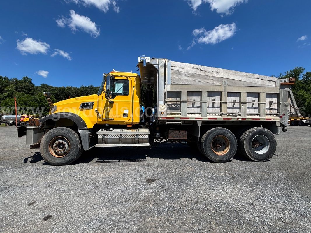 2009 Mack GU713 – Dump Truck