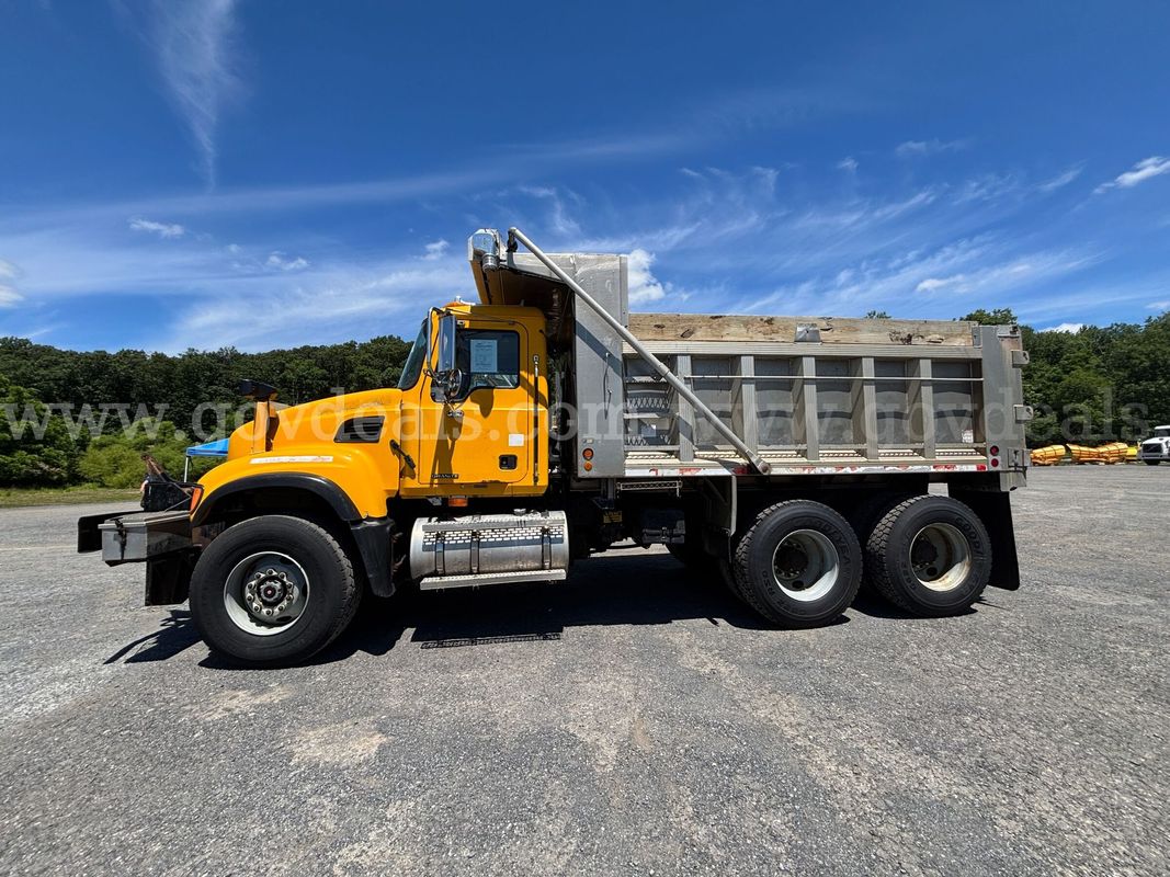 2004 Mack CV713 Granite – Tandem Axle Dump Truck
