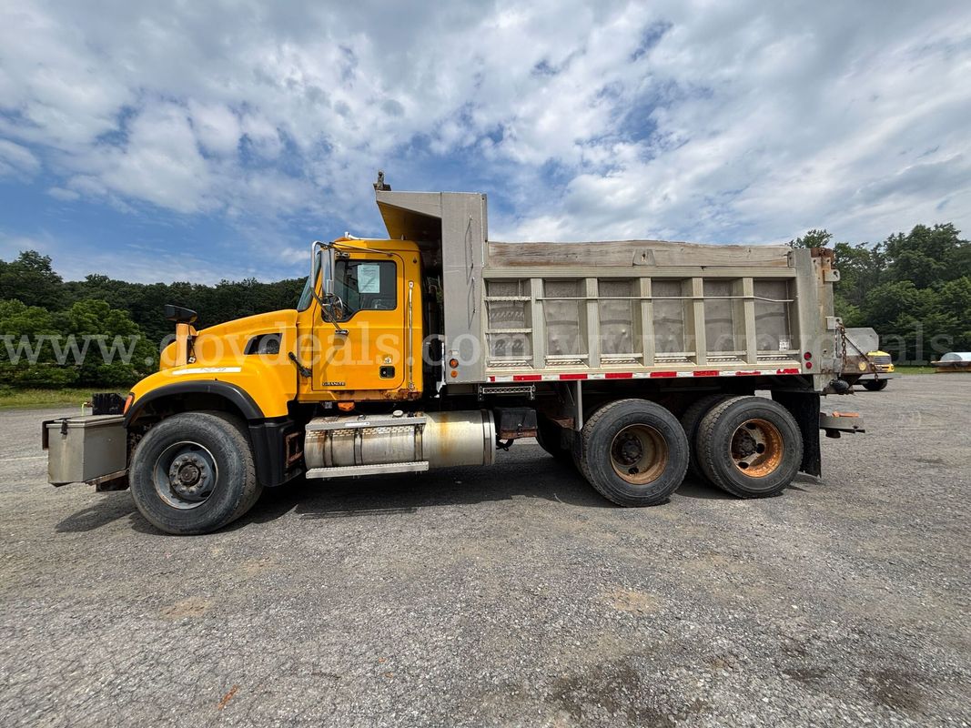 2005 Mack CV713 Granite – Tandem Axle Dump Truck- With With Spreader & Wing Plow