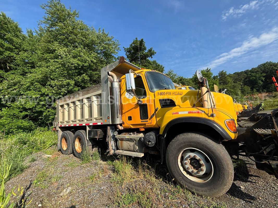 2007 Mack CV713 Granite – Tandem Axle Dump Truck- With Spreader & Snow Plow