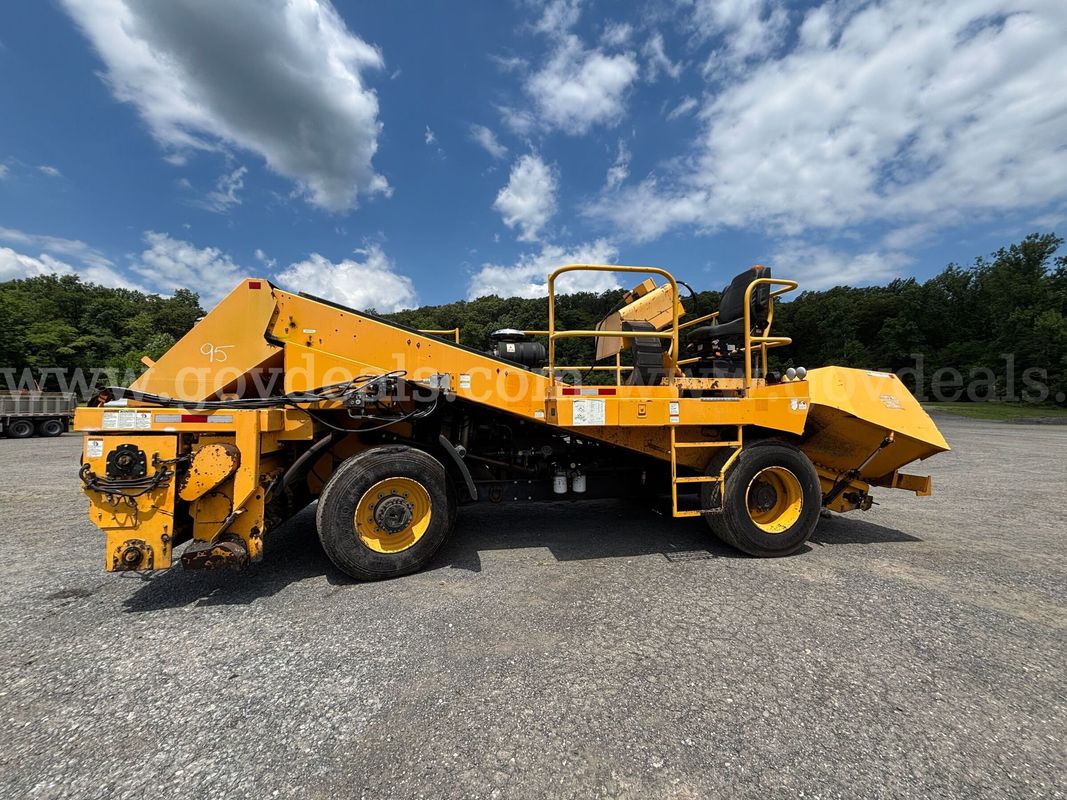 2005 Etnyre K6170 – Stone Chipper