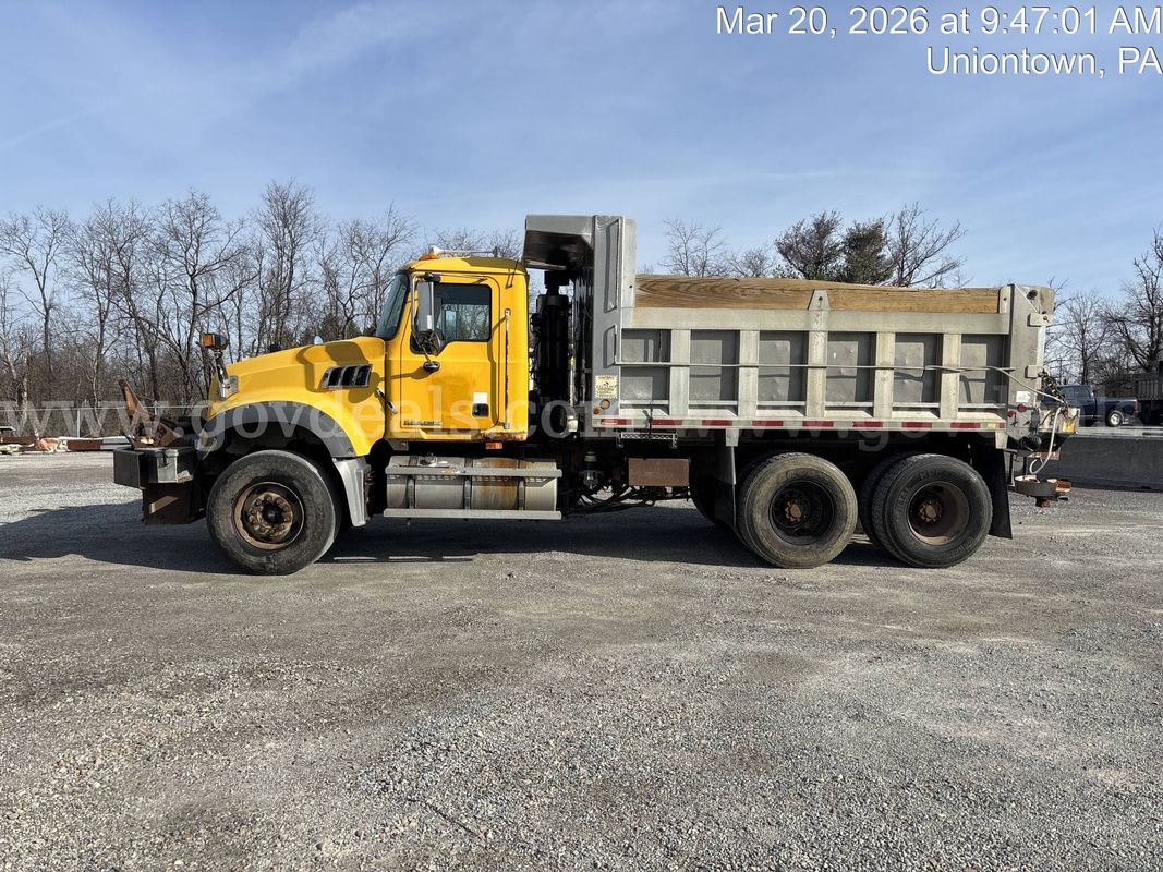 2009 Mack GU713 – Dump Truck/ With Spreader