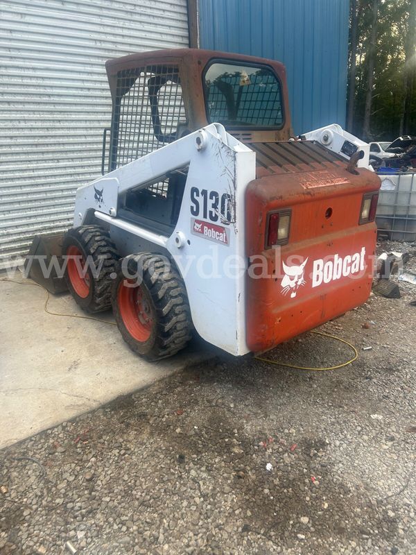 Bobcat tire skid steer S130 398 hrs