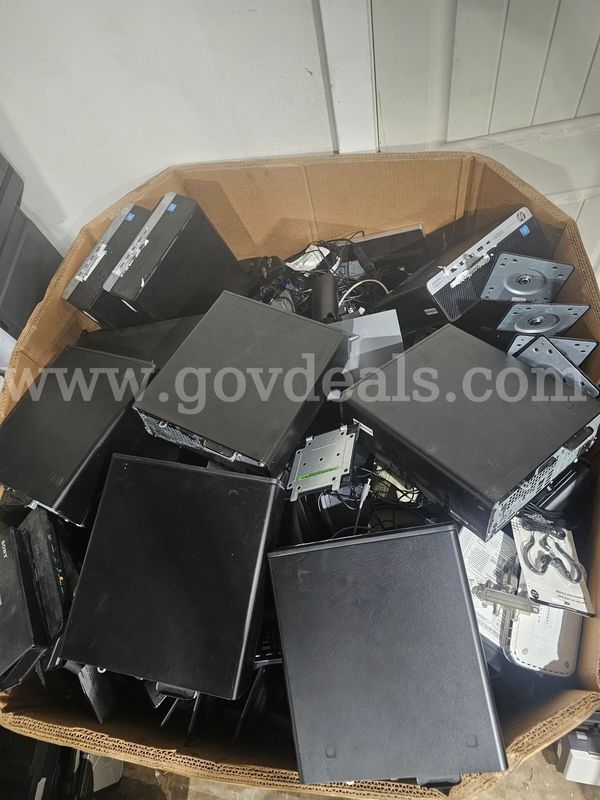 Pallet of Scrap Computers & Electronics – Approx