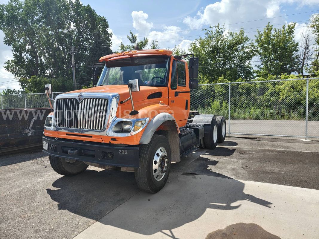 2005 International 7600 T/A Truck Tractor
