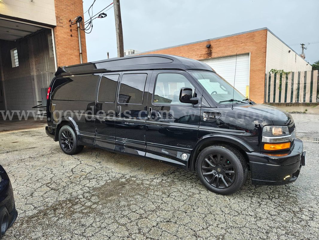 2019 Chevrolet Express Explorer Sport SE