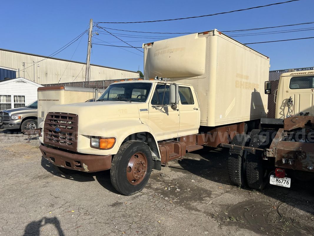 1995 Ford F800