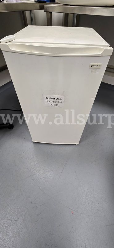 **NO RESERVE** Magic Chef MCBR440 Refrigerator