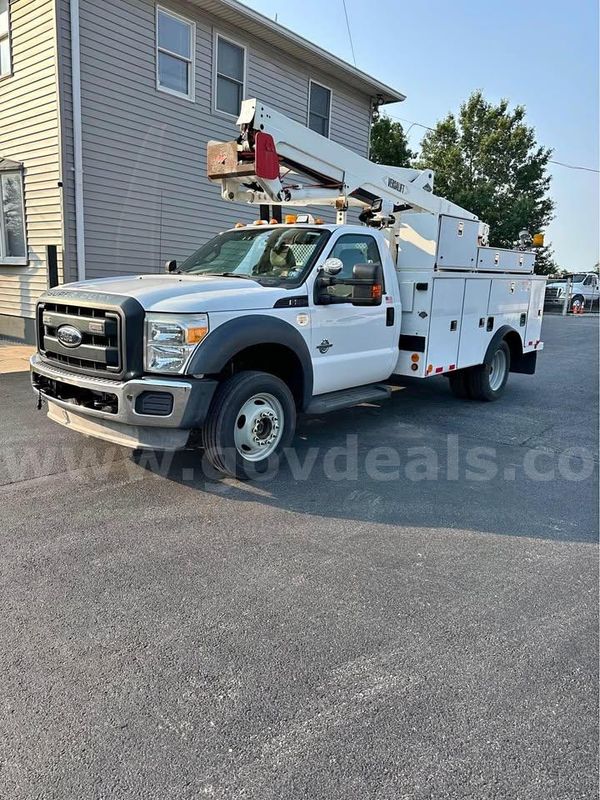 2013 Ford F-550 4x4 Service Bucket Truck