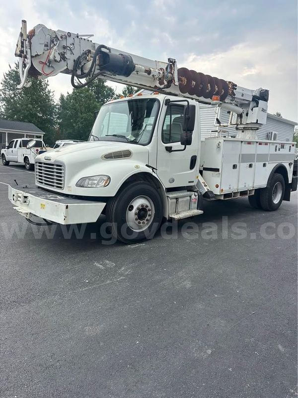 2011 FREIGHTLINER M2 106 DIGGER DERRICK