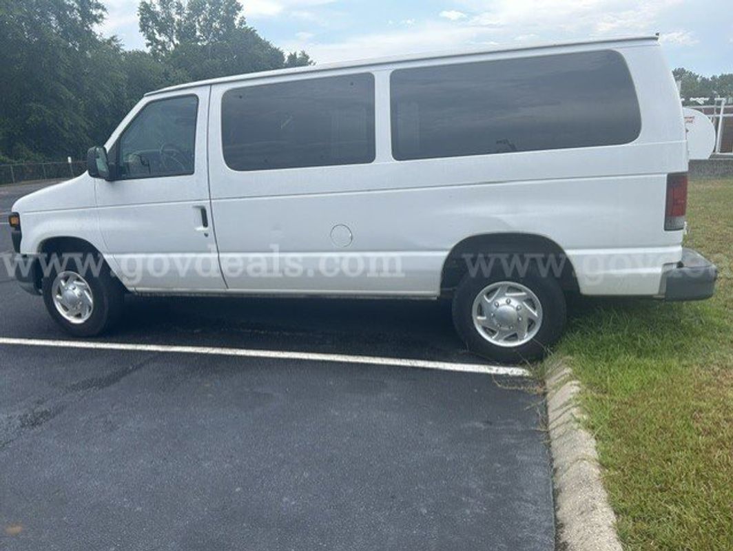 2010 FORD 350 VAN