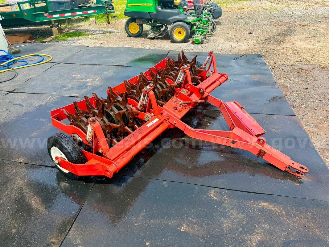 Toro 686 Pull Type Aerator
