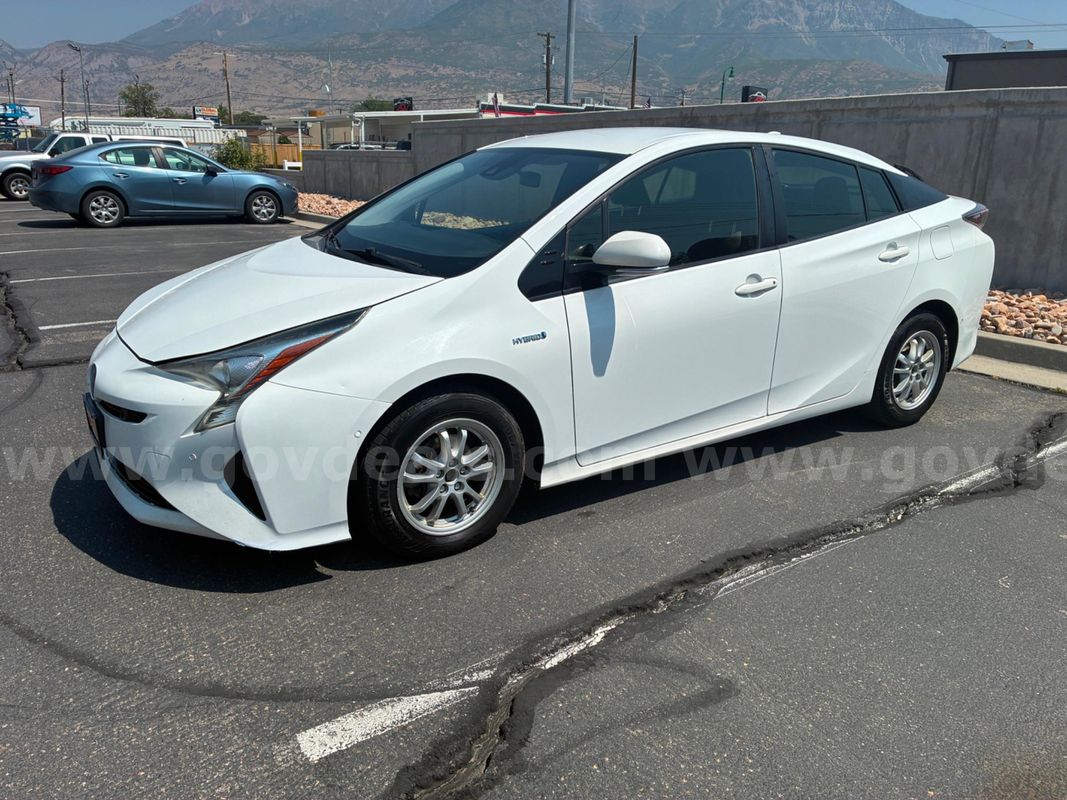2017 TOYOTA PRIUS TWO RUNS AND DRIVES - SHIPPING AVAILABLE