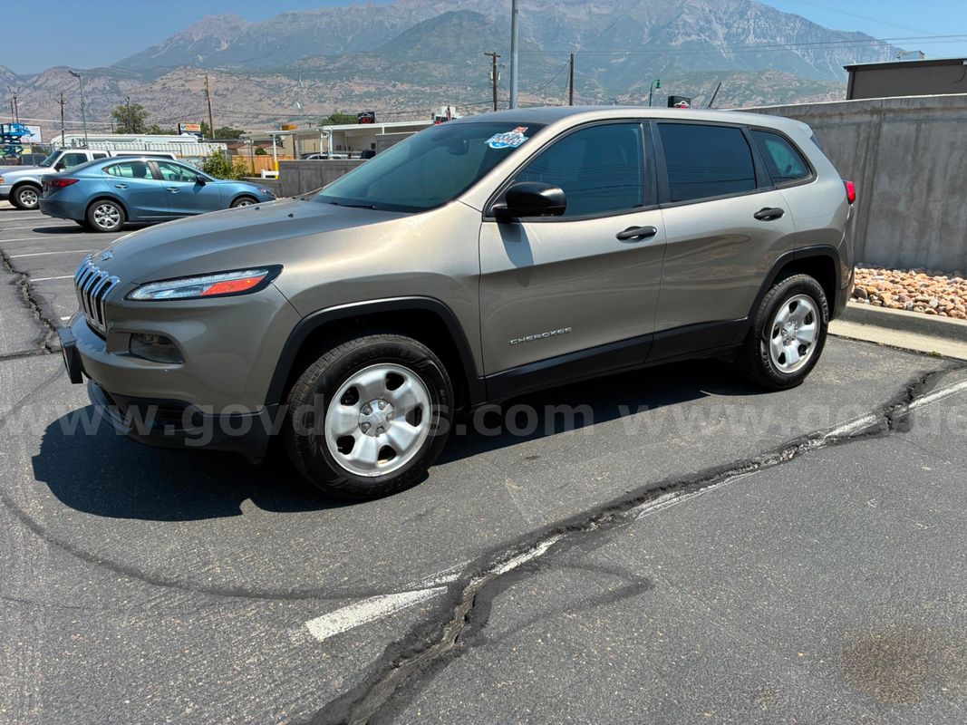 2017 JEEP CHEROKEE RUNS AND DRIVES - SHIPPING AVAILABLE