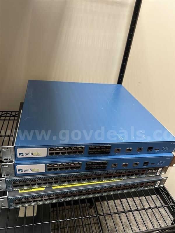 (2) Cisco Catalyst 4948, (2) Palo Alto