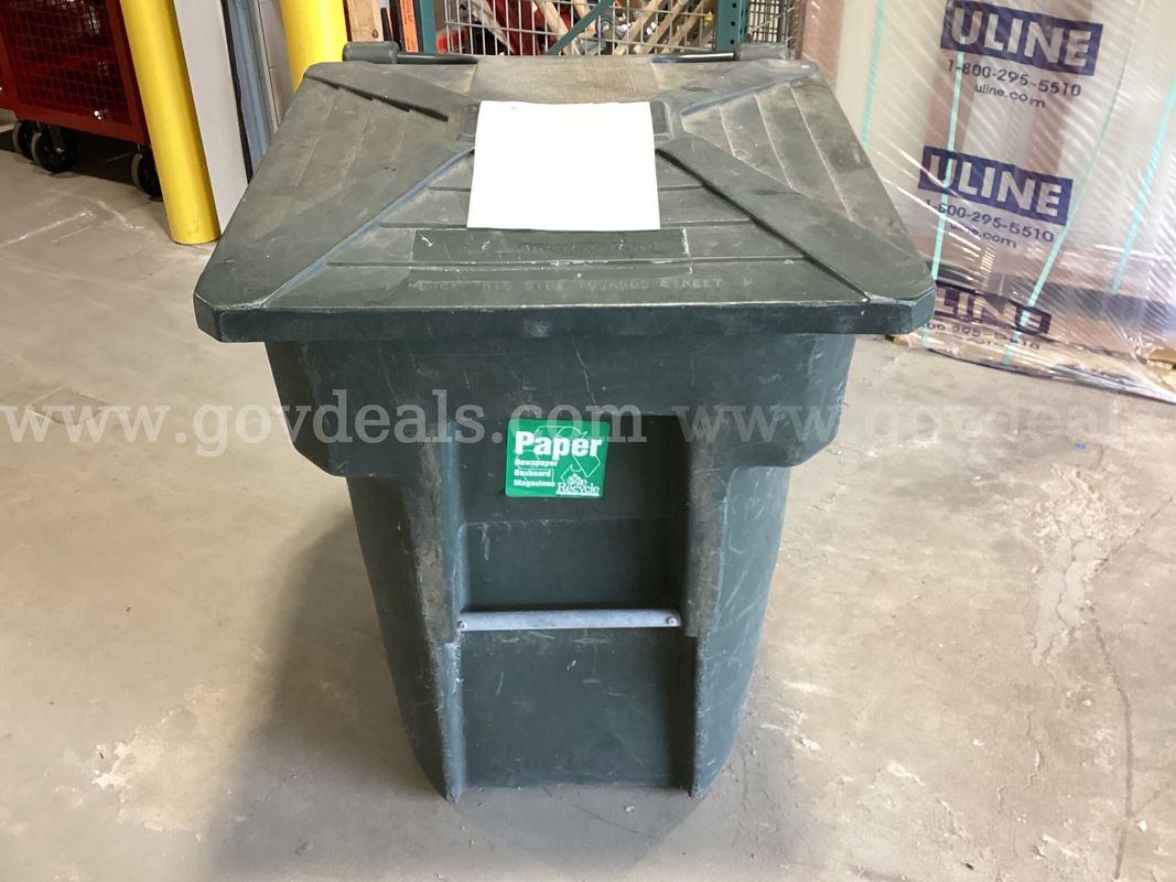 96-Gallon Heavy-Duty Rolling Trash Caddy / Recycling Cart with Lid