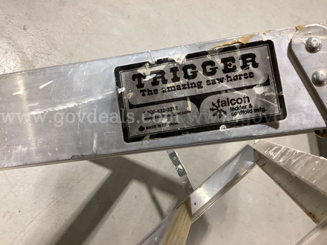 Falcon "Trigger" 30" Heavy-Duty Aluminum Sawhorse / Step Bench (30" x 23")