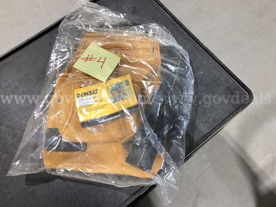 DEWALT 10-Pocket Suede Carpenter's Nail & Tool Bag (Brand New)