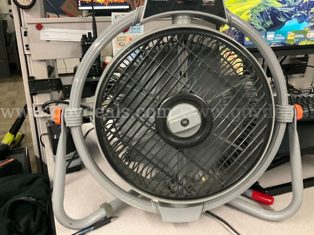 Holmes Portable Oscillating Floor Fan – Adjustable Tilt & 3 Speeds