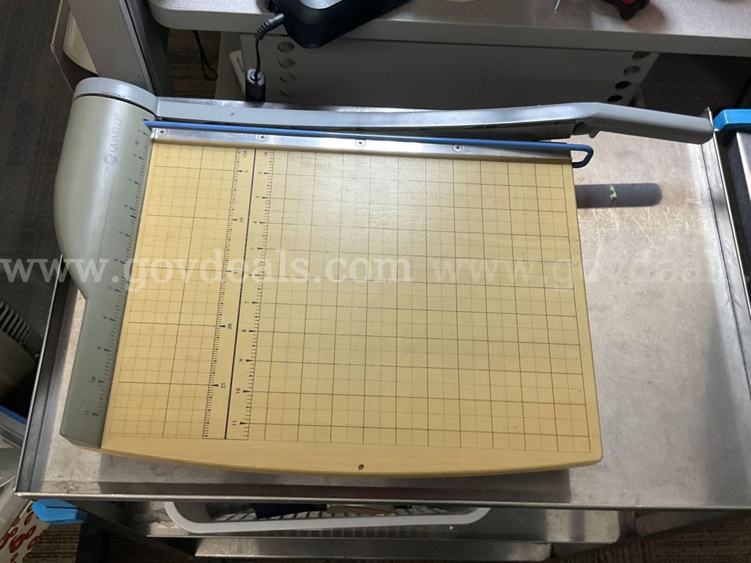 Quartet Model 9115 Guillotine Paper Trimmer / Cutter (12" Grid Alignment)