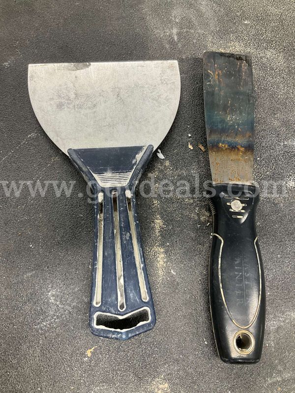 Set of 2 Used Putty & Joint Knives – Master Painter Scraper + Wide Taping Blade