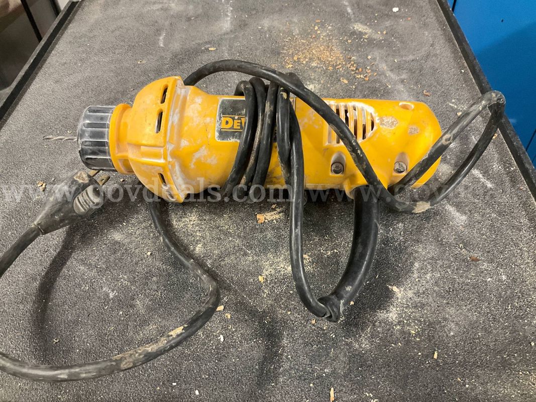 DEWALT DW660 5-Amp Corded Drywall Cut-Out Tool