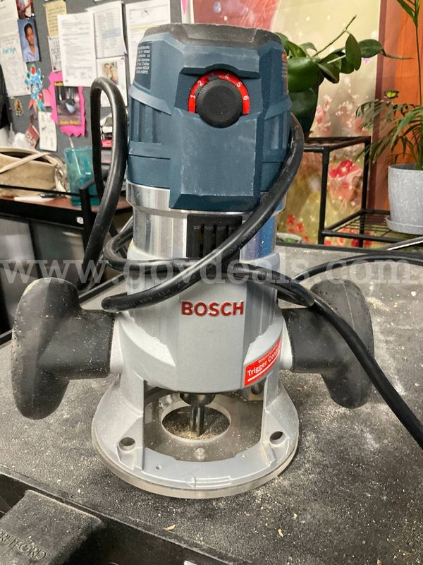 Bosch MR23EVS 2.3 HP Variable-Speed Fixed-Base Wood Router (15 Amp)