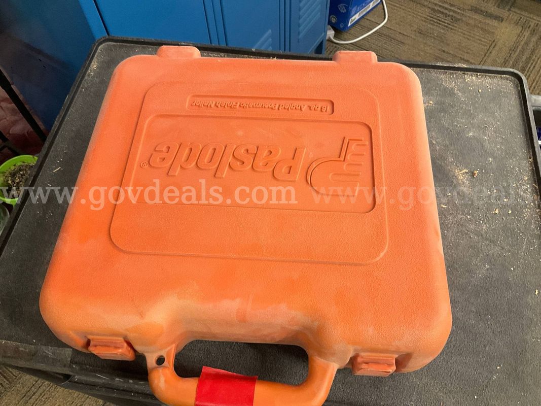 Paslode 16 Ga. Angled Pneumatic Finish Nailer (Model T250A-F16 / 500910) w/ Case