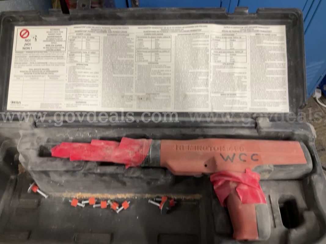 Remington 496 Powder Actuated Tool Fastening Concrete Nailer w/ Hard Case & Pins