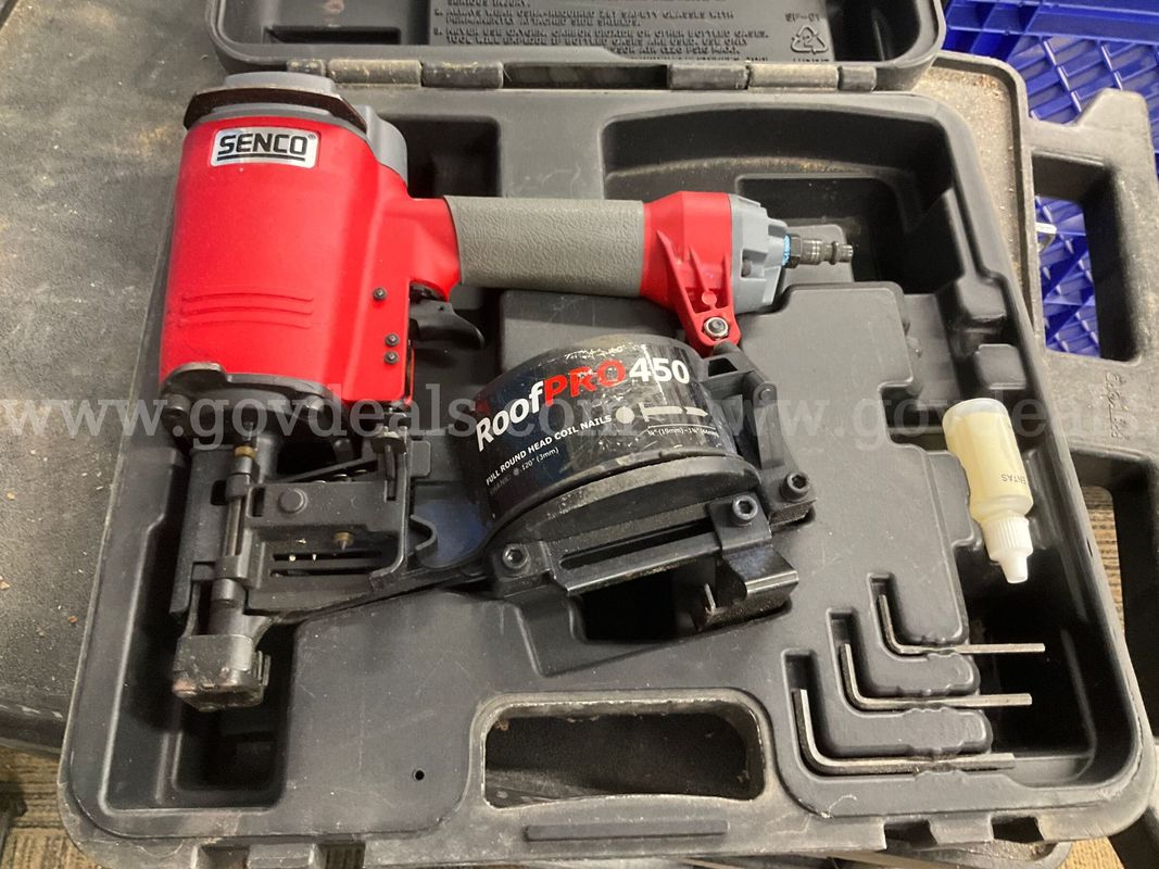 Senco RoofPro 450 Pneumatic Coil Roofing Nailer w/ Original Hard Case & Accessories