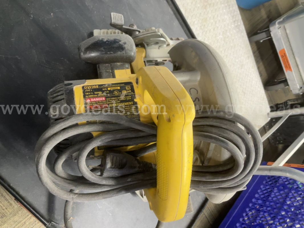 DeWalt DW368 7-1/4" Circular Saw - 15 Amp (Used)