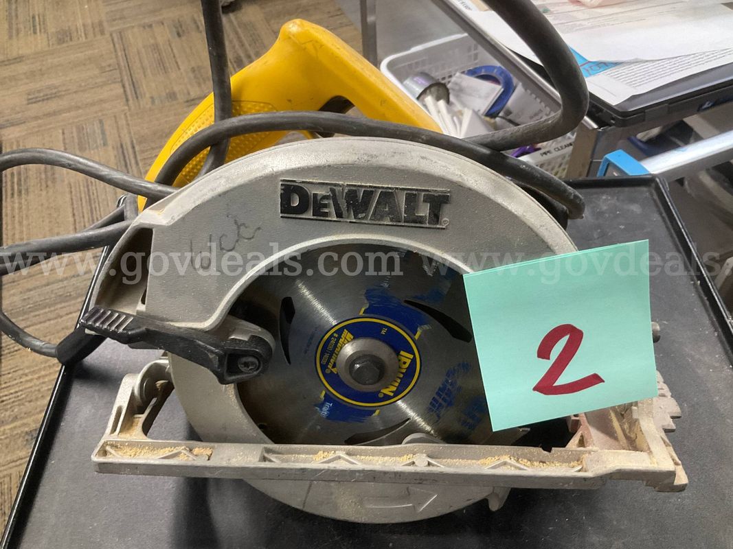 DeWalt DW368 7-1/4" Circular Saw - 15 Amp (Used)