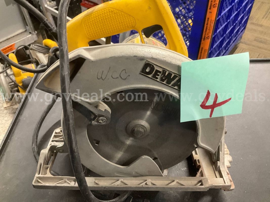 DeWalt DW368 7-1/4" Circular Saw - 15 Amp (Used)