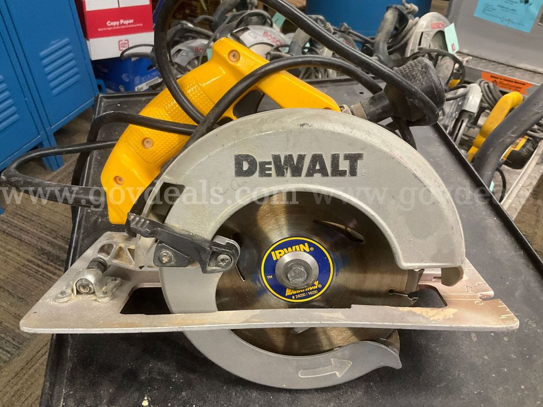 DeWalt DW364 7 1/4Heavy Duty Circular Saw - 15 Amp 5800 RPM w/ Irwin Blade