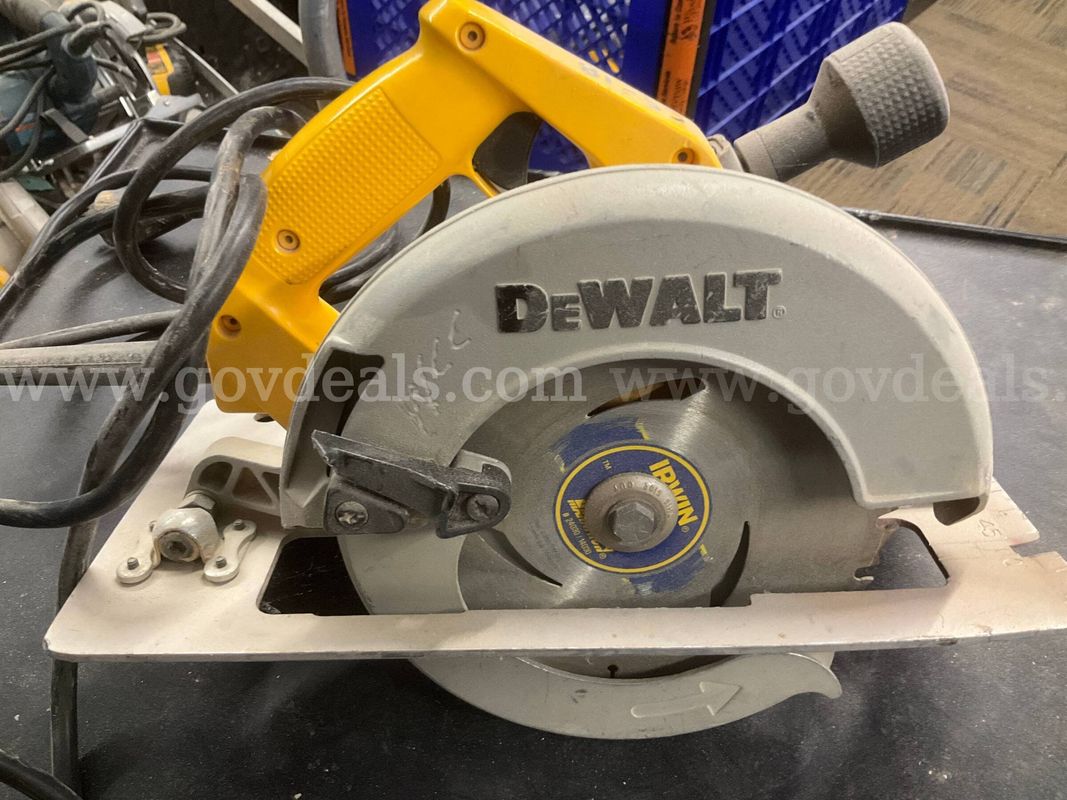DeWalt DW364 7-1/4" Heavy-Duty Circular Saw - 15 Amp - Corded