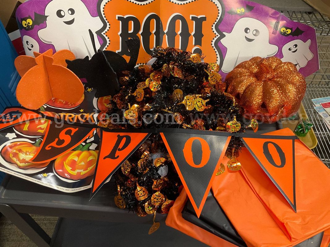 Halloween Decoration Bundle Lot – "SPOOKY" Banner, Glitter Pumpkin, Garland, Cutouts & Party Decor