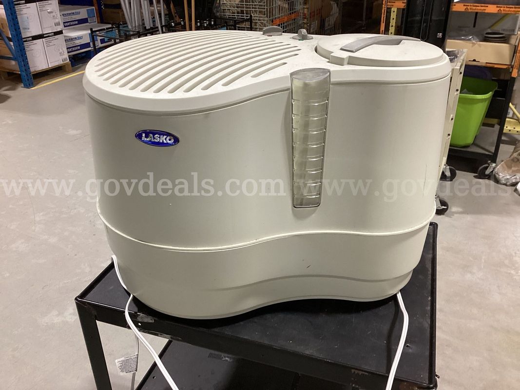 Vintage Lasko Cool Moisture Evaporative Humidifier with Removable Tank - As Is / Untested