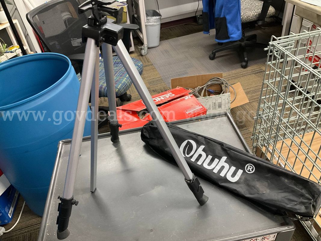 Lot of 4 Ohuhu Lightweight Portable Tripod Display Stand with Carrying Bag