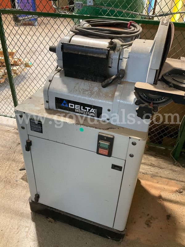 Delta Industrial 12” Disc / 6” Belt Combination Sander with Stand (Model 31-735)