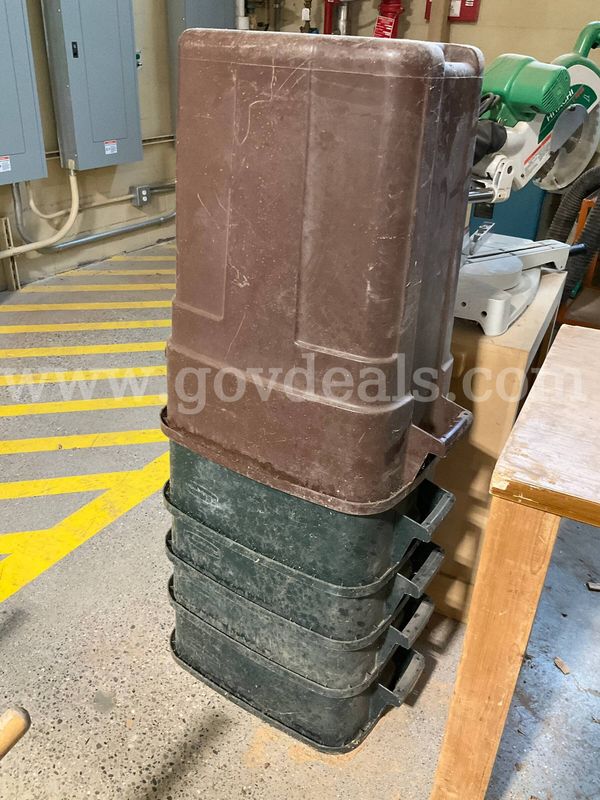 Lot of 5 Commercial Rubbermaid Heavy-Duty Wastebaskets / Storage Tubs