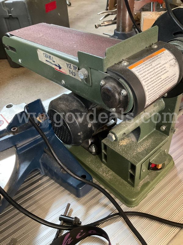 Central Machinery 4" x 36" Belt & 6" Disc Combination Benchtop Sander