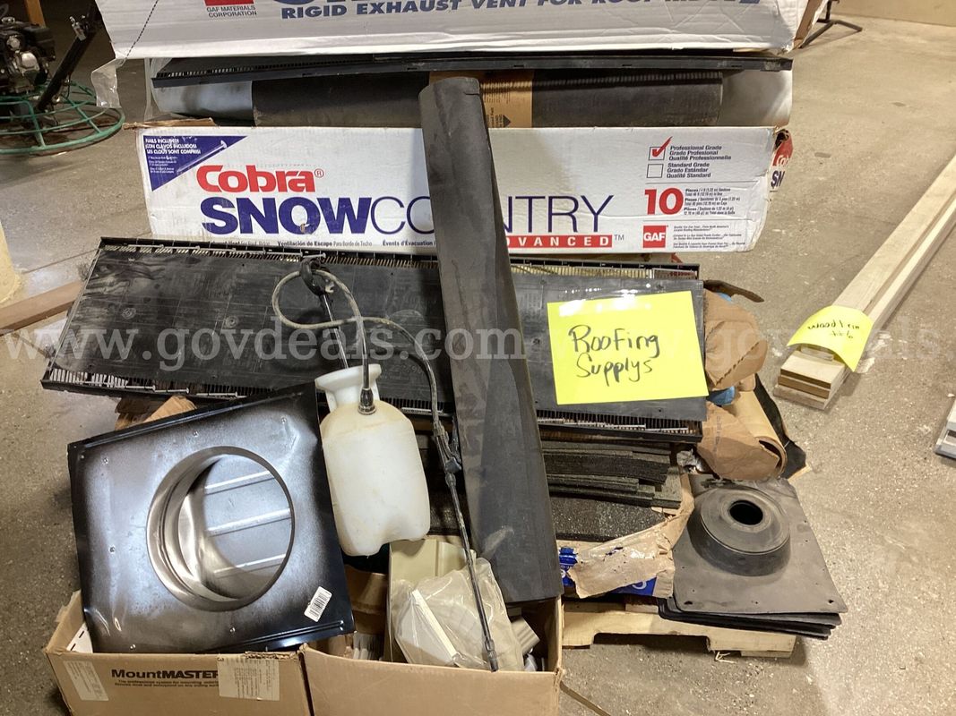 Pallet Lot of Roofing & Exterior Supplies – Ridge Vents, Underlayment, Mount Blocks & Accessories