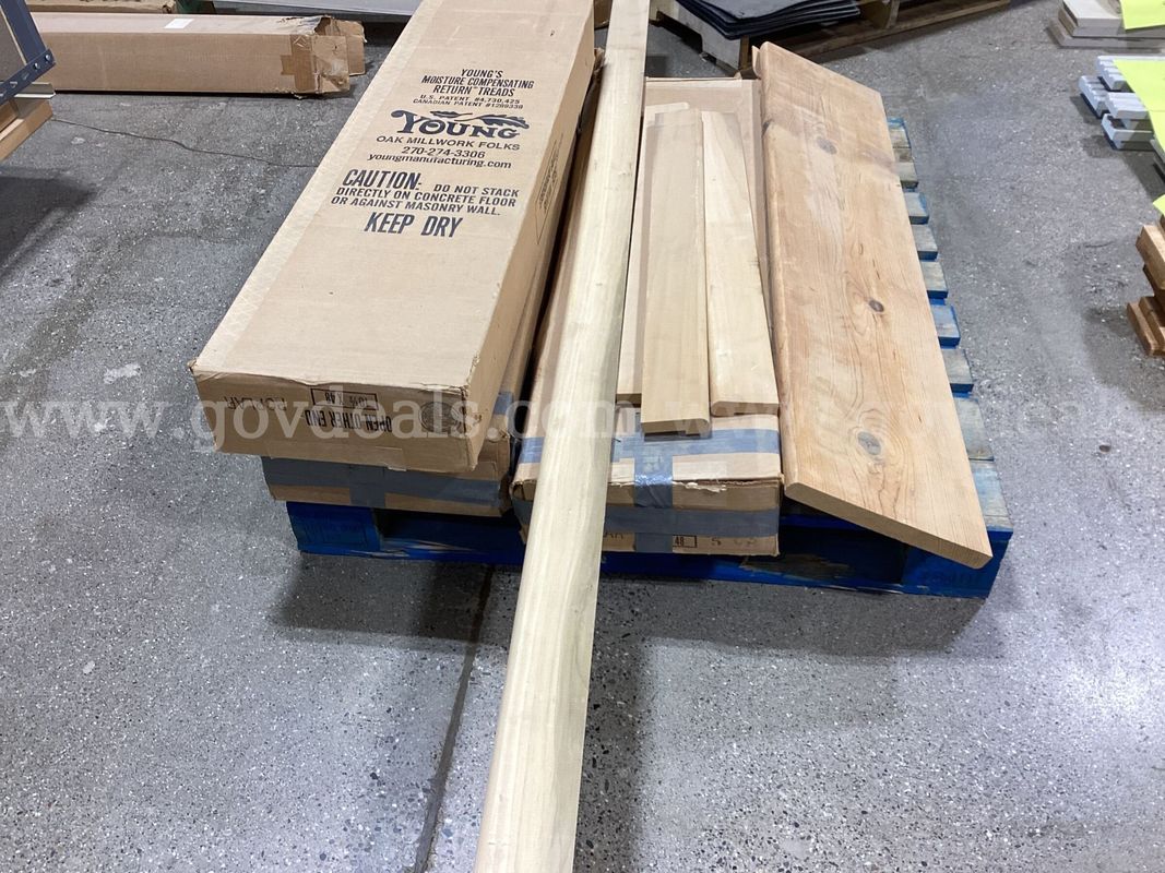 Bulk Pallet Assortment: Unfinished Wood Stair Treads, Moulding & Lumber Lot (Young's Poplar & Pine)
