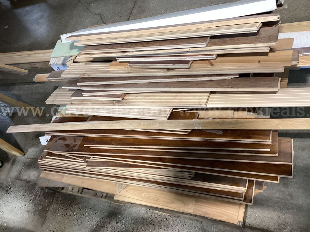 Assorted Hardwood Flooring & Wood Trim Lot – Prefinished Planks, Moulding & Scrap (Bulk Lot)