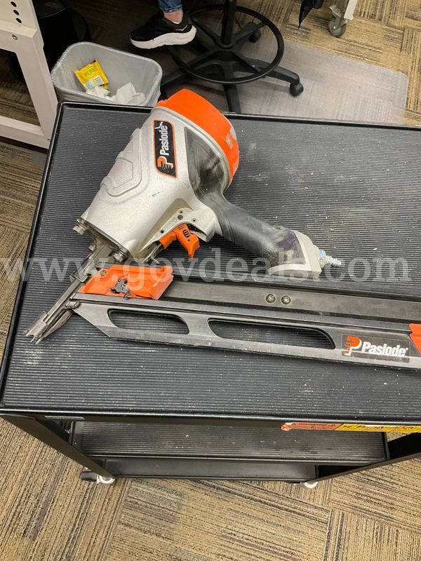 Paslode PowerMaster Pro PF350S Pneumatic 30° Framing Nailer